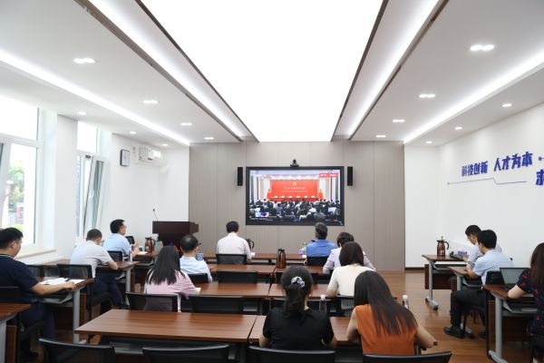 中心组进建1.jpg 中心组进建1.jpg
